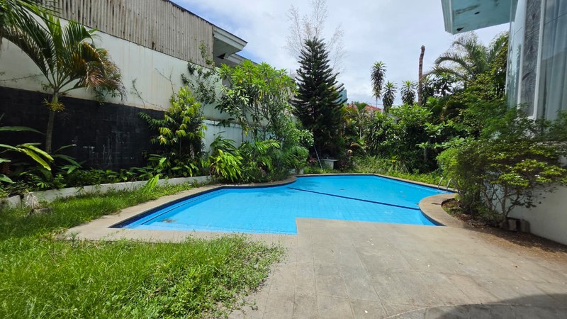 Rumah 2 Lantai Dengan Kolam Renang Pribadi di Mega Kuningan Jakarta Selatan 