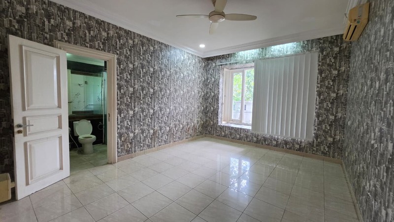 Rumah 2 Lantai Dengan Kolam Renang Pribadi di Mega Kuningan Jakarta Selatan 