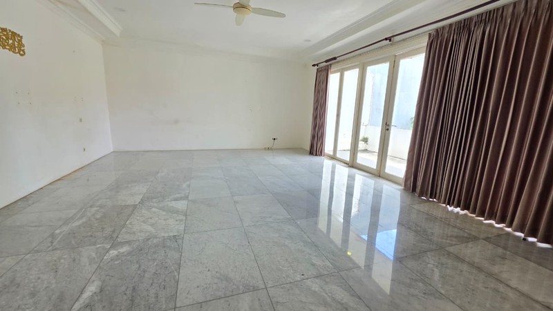 Rumah 2 Lantai Dengan Kolam Renang Pribadi di Mega Kuningan Jakarta Selatan 
