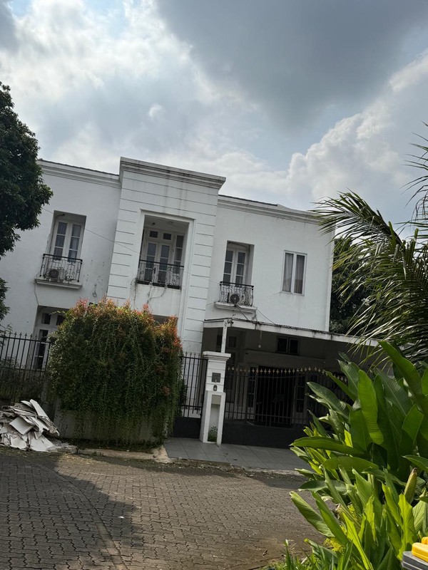 DISEWAKAN RUMAH MEWAH DI CINERE