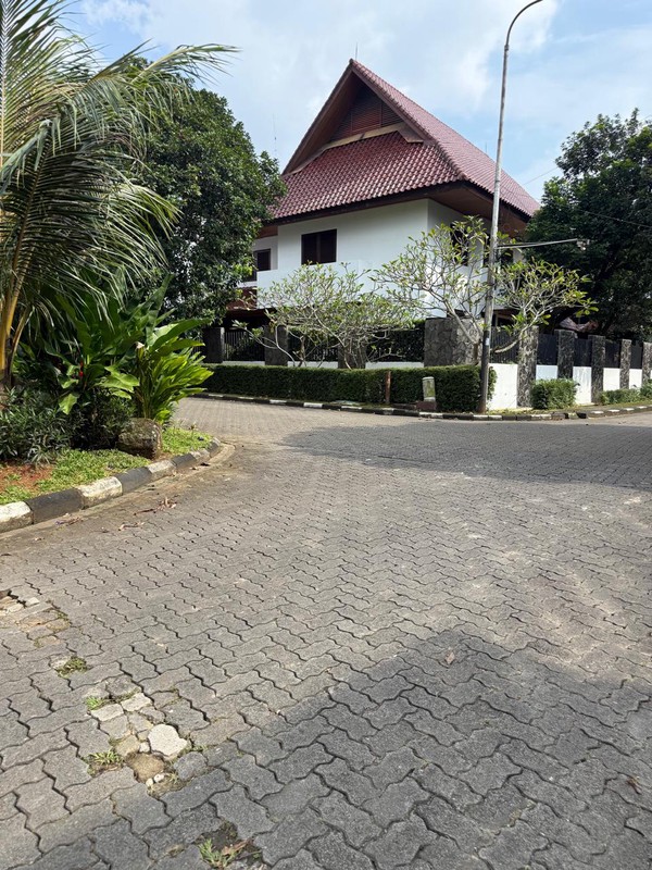 DISEWAKAN RUMAH MEWAH DI CINERE
