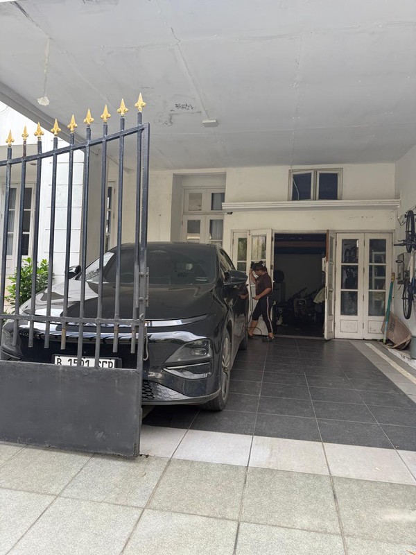 DISEWAKAN RUMAH MEWAH DI CINERE