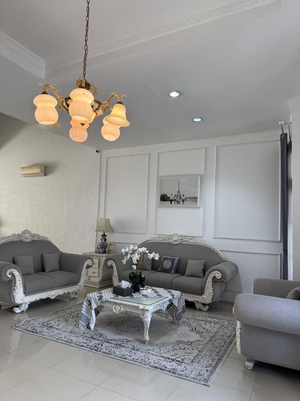 DISEWAKAN RUMAH MEWAH DI CINERE