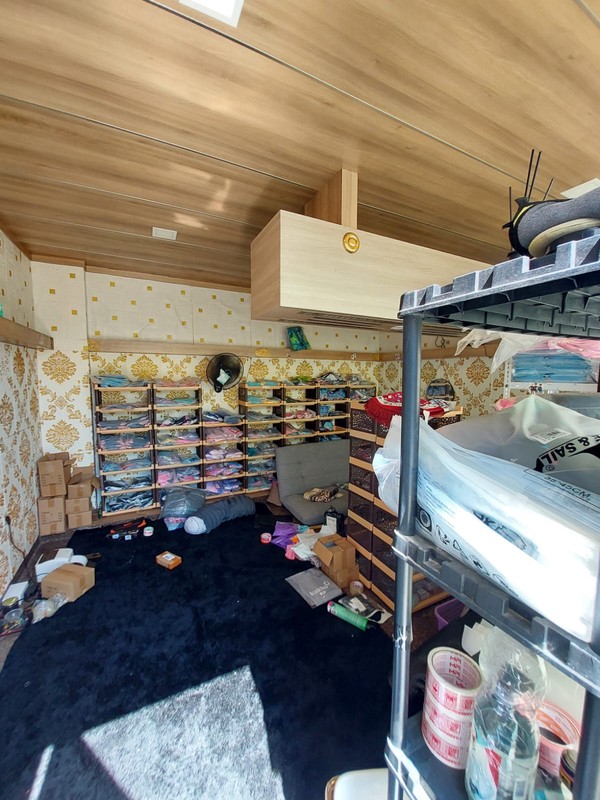 DIJUAL Rumah 2 Lt. Siap Huni Di Daerah Cirendeu, Tangsel.