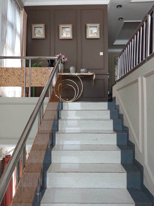 DIJUAL Rumah 2 Lt. Siap Huni Di Daerah Cirendeu, Tangsel.