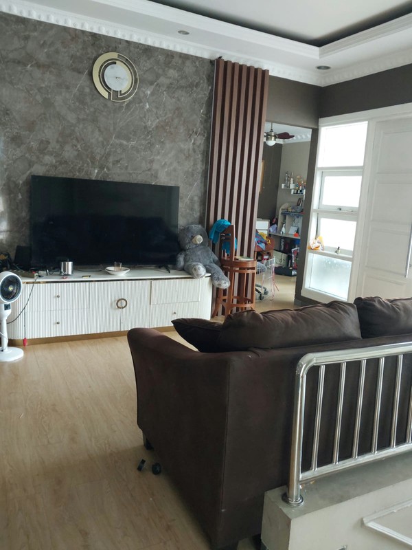 DIJUAL Rumah 2 Lt. Siap Huni Di Daerah Cirendeu, Tangsel.