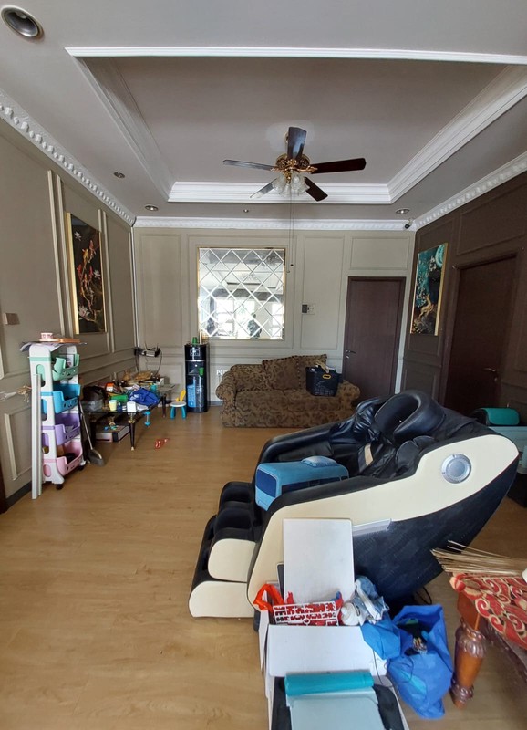 DIJUAL Rumah 2 Lt. Siap Huni Di Daerah Cirendeu, Tangsel.