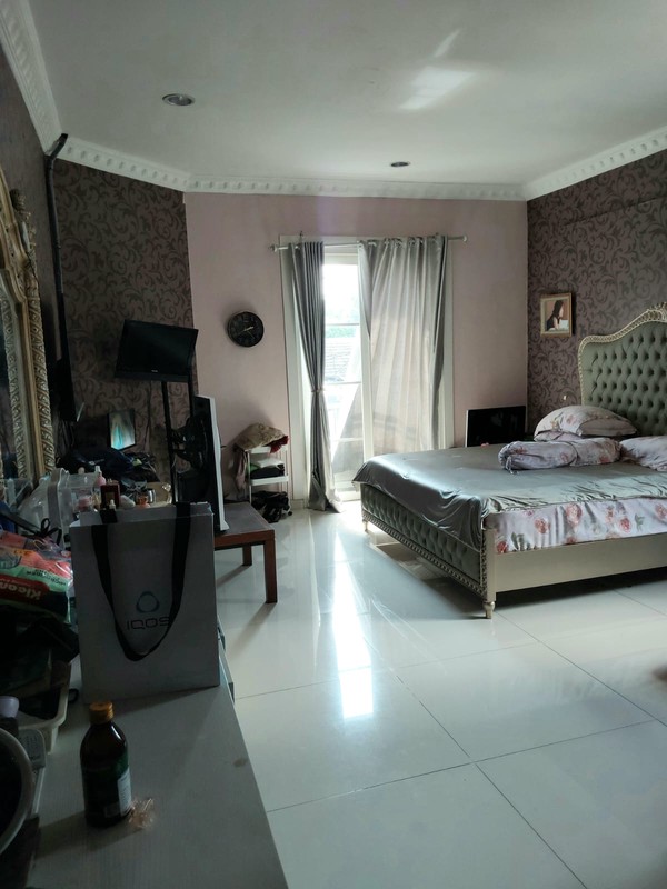 DIJUAL Rumah 2 Lt. Siap Huni Di Daerah Cirendeu, Tangsel.