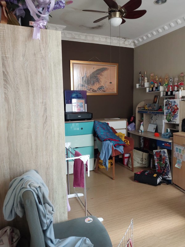 DIJUAL Rumah 2 Lt. Siap Huni Di Daerah Cirendeu, Tangsel.