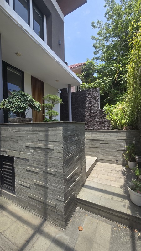 Jual Rumah Cantik Semi Furnished Galaxy Bumi Permai Surabaya Timur