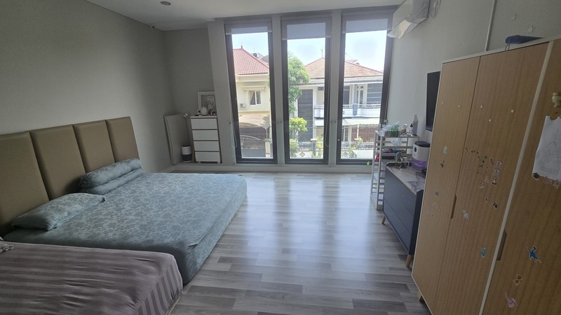 Jual Rumah Cantik Semi Furnished Galaxy Bumi Permai Surabaya Timur