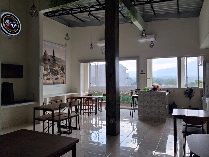 Peluang Investasi Gedung 3 Lantai (Kost, Resto & Homestay) di Magelang Utara Dekat Kampus & RS Utama