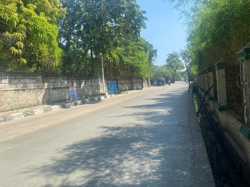 Kavling disewakan, lokasi pinggir jalan raya di Pesanggrahan
