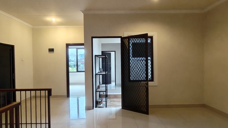 Rumah siap huni area komplek lokasi strategis , tenang , lingkungan ekslusif dekat kahfi 1 Cianjur Jagakarsa Jaksel