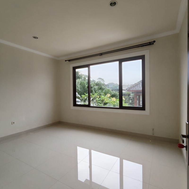 Rumah siap huni area komplek lokasi strategis , tenang , lingkungan ekslusif dekat kahfi 1 Cianjur Jagakarsa Jaksel