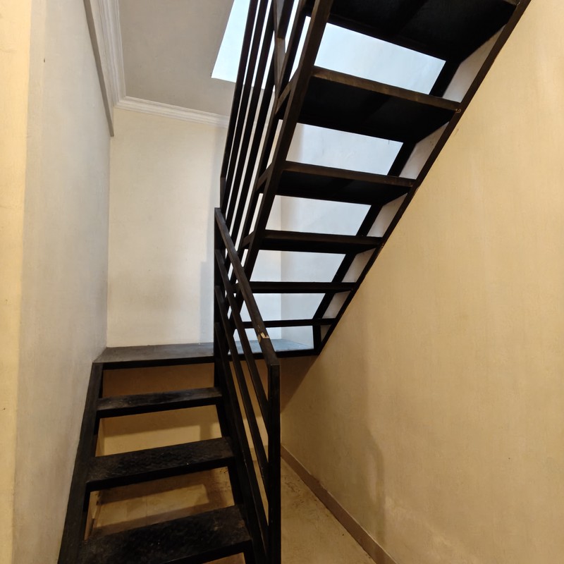 Rumah siap huni area komplek lokasi strategis , tenang , lingkungan ekslusif dekat kahfi 1 Cianjur Jagakarsa Jaksel