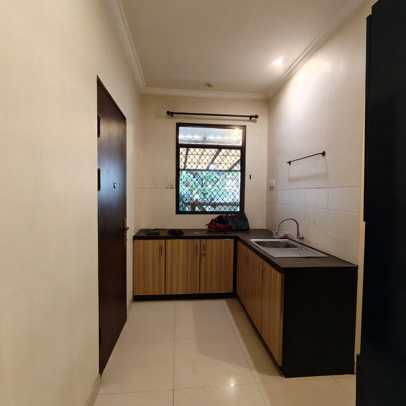 Rumah siap huni area komplek lokasi strategis , tenang , lingkungan ekslusif dekat kahfi 1 Cianjur Jagakarsa Jaksel