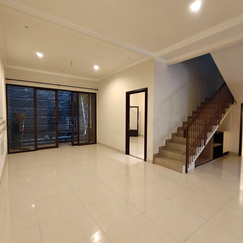 Rumah siap huni area komplek lokasi strategis , tenang , lingkungan ekslusif dekat kahfi 1 Cianjur Jagakarsa Jaksel