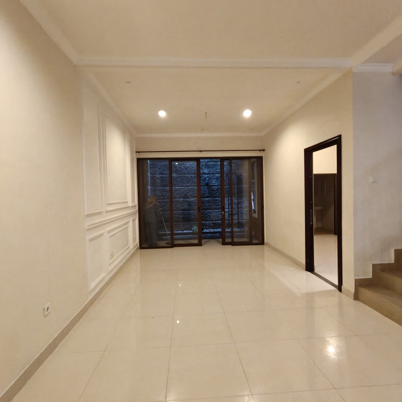 Rumah siap huni area komplek lokasi strategis , tenang , lingkungan ekslusif dekat kahfi 1 Cianjur Jagakarsa Jaksel