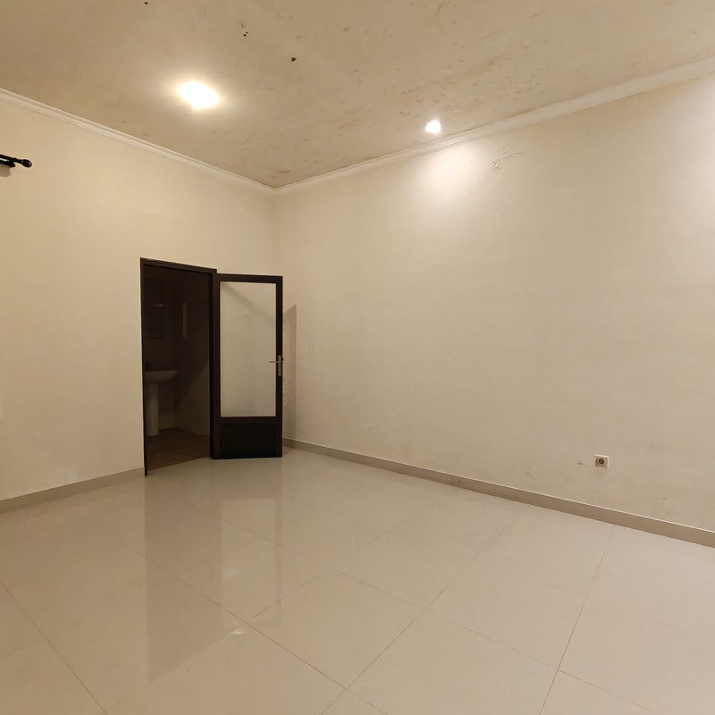 Rumah siap huni area komplek lokasi strategis , tenang , lingkungan ekslusif dekat kahfi 1 Cianjur Jagakarsa Jaksel