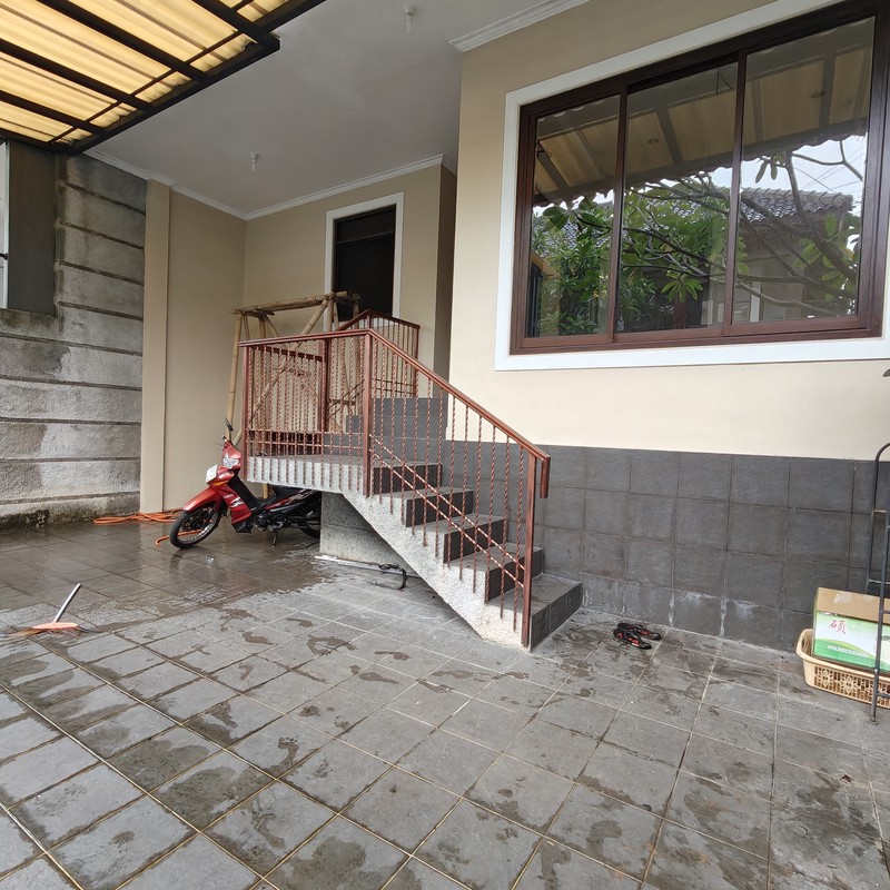 Rumah siap huni area komplek lokasi strategis , tenang , lingkungan ekslusif dekat kahfi 1 Cianjur Jagakarsa Jaksel