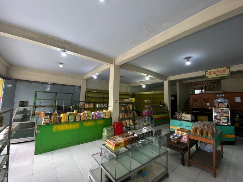 Peluang Bisnis Ruko Strategis 3 Lantai di Pinggir Jalan Raya Magelang-Yogyakarta (KM 22), Sucen, Salam, Magelang