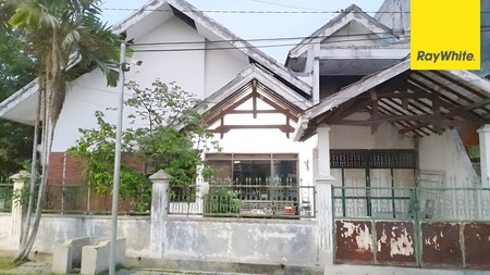 Dijual Rumah Hook Strategis di Jalan Manyar Surabaya Timur