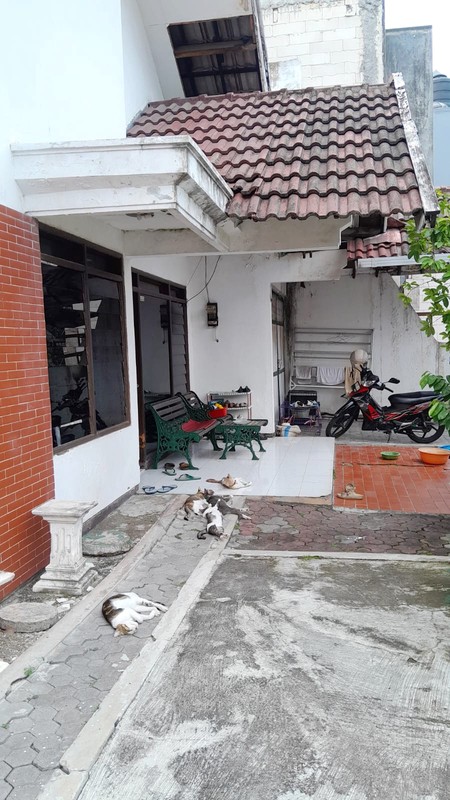 Dijual Rumah Hook Strategis di Jalan Manyar Surabaya Timur