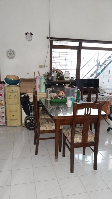 Dijual Rumah Hook Strategis di Jalan Manyar Surabaya Timur