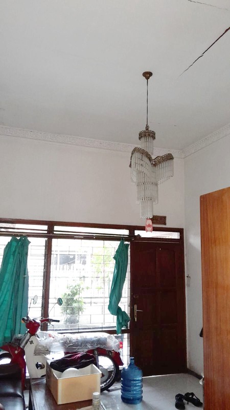 Dijual Rumah Hook Strategis di Jalan Manyar Surabaya Timur