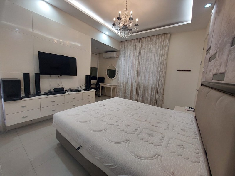 2 Milyaran Luas 191 m2 Dijual Rumah Royal Residence Wiyung Surabaya Bonus Ac ,Full Furnished, Water Heater, Halaman Luas Depan Plus Belakang Dekat Pakuwon Mall, Citraland, Dian Istana, WBM