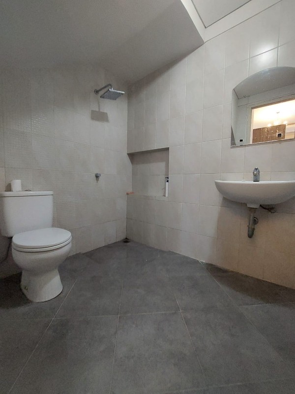 2 Milyaran Luas 191 m2 Dijual Rumah Royal Residence Wiyung Surabaya Bonus Ac ,Full Furnished, Water Heater, Halaman Luas Depan Plus Belakang Dekat Pakuwon Mall, Citraland, Dian Istana, WBM