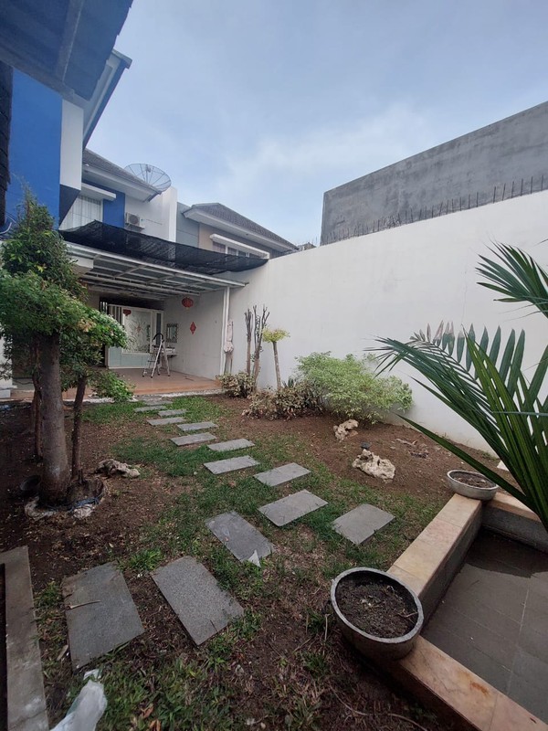 2 Milyaran Luas 191 m2 Dijual Rumah Royal Residence Wiyung Surabaya Bonus Ac ,Full Furnished, Water Heater, Halaman Luas Depan Plus Belakang Dekat Pakuwon Mall, Citraland, Dian Istana, WBM