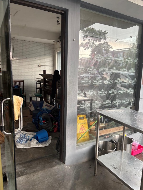 Dijual Rumah Usaha strategis di Raya MERR Surabaya Timur