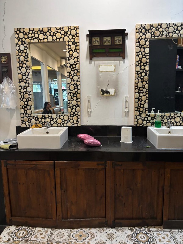 Dijual Rumah Usaha strategis di Raya MERR Surabaya Timur