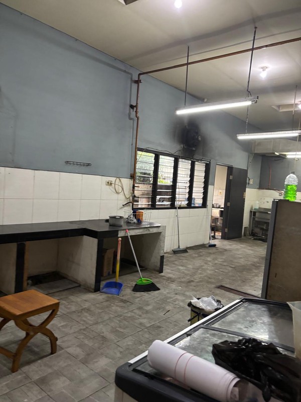 Dijual Rumah Usaha strategis di Raya MERR Surabaya Timur