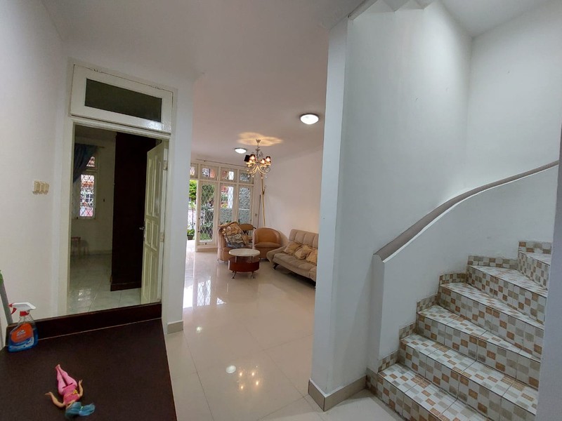 Rumah 1,5 Lantai Ciputat (Jombang) | 4 KT | Taman Depan Belakang | SHM | Nego