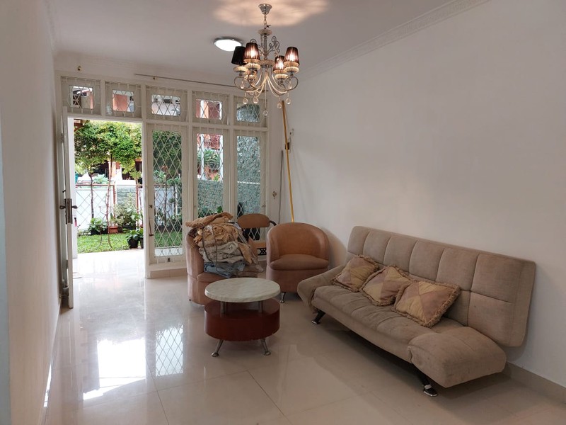 Rumah 1,5 Lantai Ciputat (Jombang) | 4 KT | Taman Depan Belakang | SHM | Nego