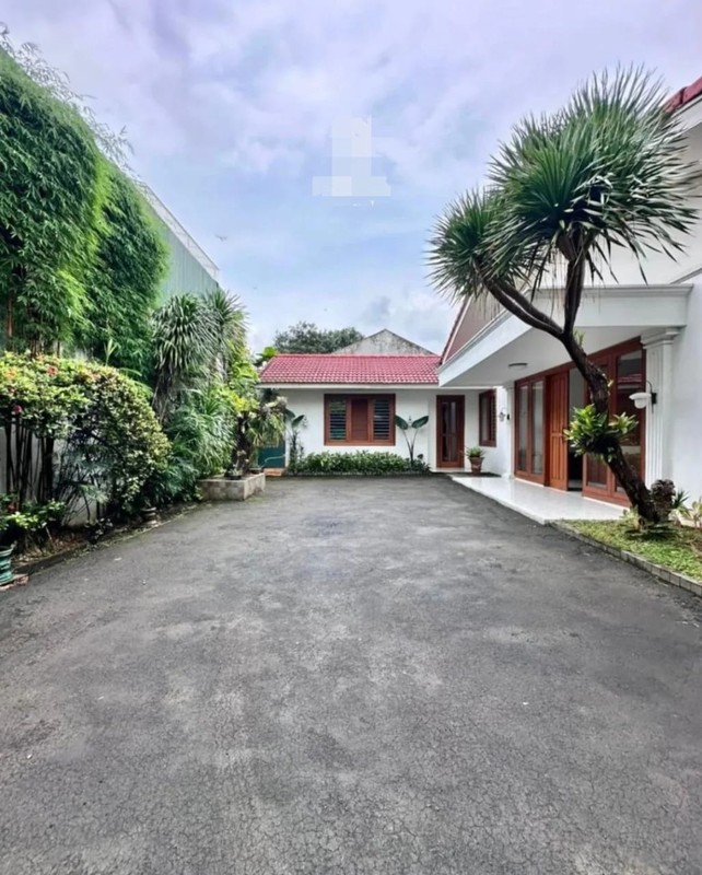 Dijual Rumah di Kemang Luas & Asri