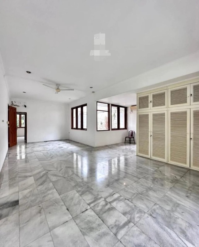 Dijual Rumah di Kemang Luas & Asri