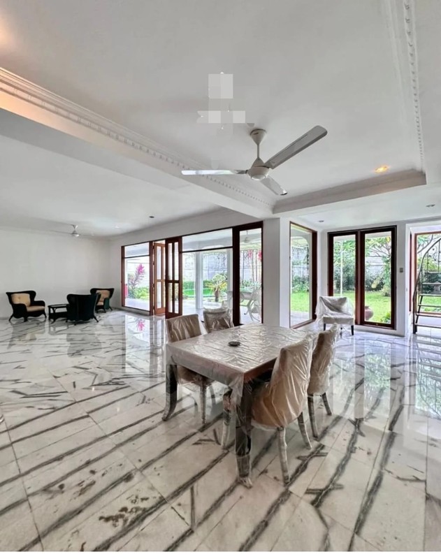 Dijual Rumah di Kemang Luas & Asri