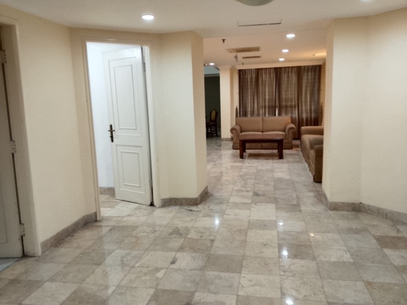 APARTEMEN 3 BR FURNISHED, LUAS DAN STRATEGIS DI JL BRAWIJAYA, KEBAYORAN BARU, JAKARTA SELATAN