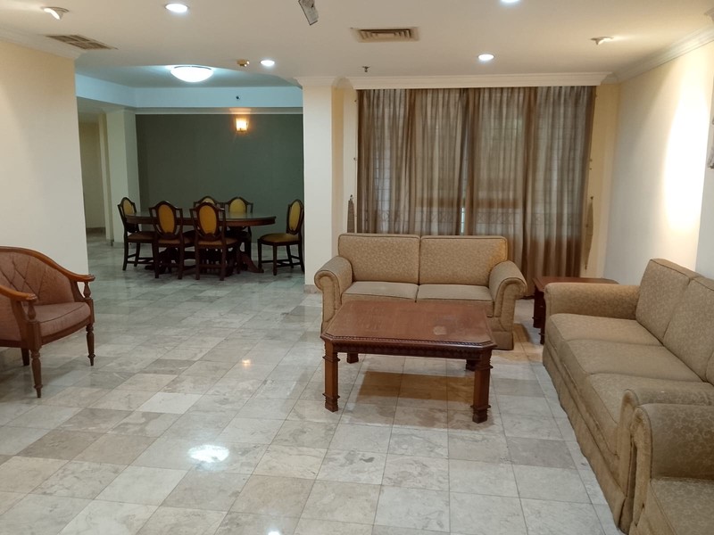APARTEMEN 3 BR FURNISHED, LUAS DAN STRATEGIS DI JL BRAWIJAYA, KEBAYORAN BARU, JAKARTA SELATAN