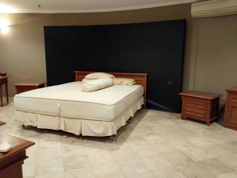 APARTEMEN 3 BR FURNISHED, LUAS DAN STRATEGIS DI JL BRAWIJAYA, KEBAYORAN BARU, JAKARTA SELATAN