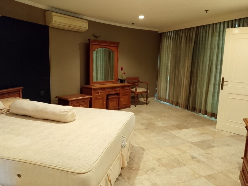 APARTEMEN 3 BR FURNISHED, LUAS DAN STRATEGIS DI JL BRAWIJAYA, KEBAYORAN BARU, JAKARTA SELATAN