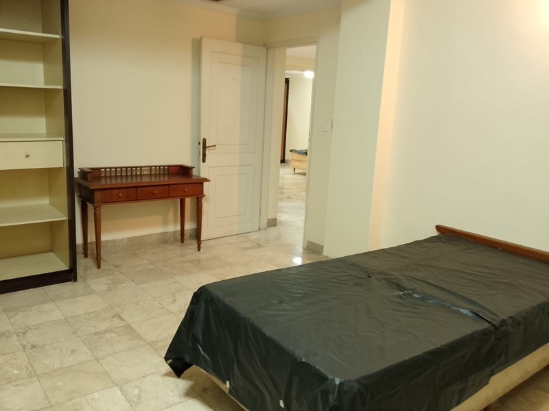APARTEMEN 3 BR FURNISHED, LUAS DAN STRATEGIS DI JL BRAWIJAYA, KEBAYORAN BARU, JAKARTA SELATAN