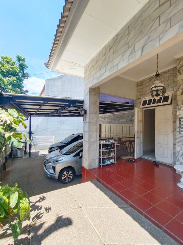 Dijual Cepat!! Rumah klasik super luas dan asri, lingkungan sangat tenang di Jagakarsa