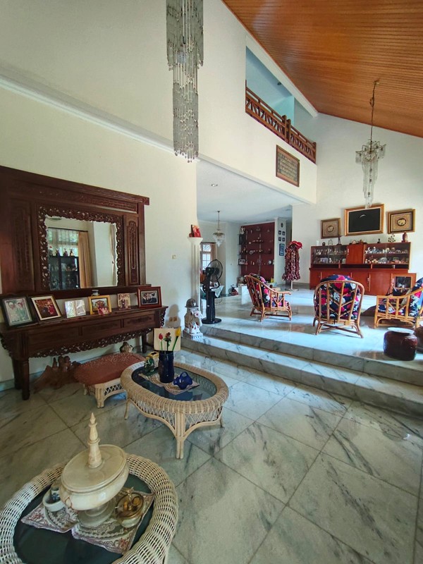 Dijual Cepat!! Rumah klasik super luas dan asri, lingkungan sangat tenang di Jagakarsa