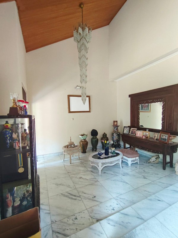 Dijual Cepat!! Rumah klasik super luas dan asri, lingkungan sangat tenang di Jagakarsa