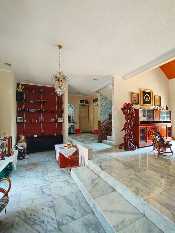 Dijual Cepat!! Rumah klasik super luas dan asri, lingkungan sangat tenang di Jagakarsa